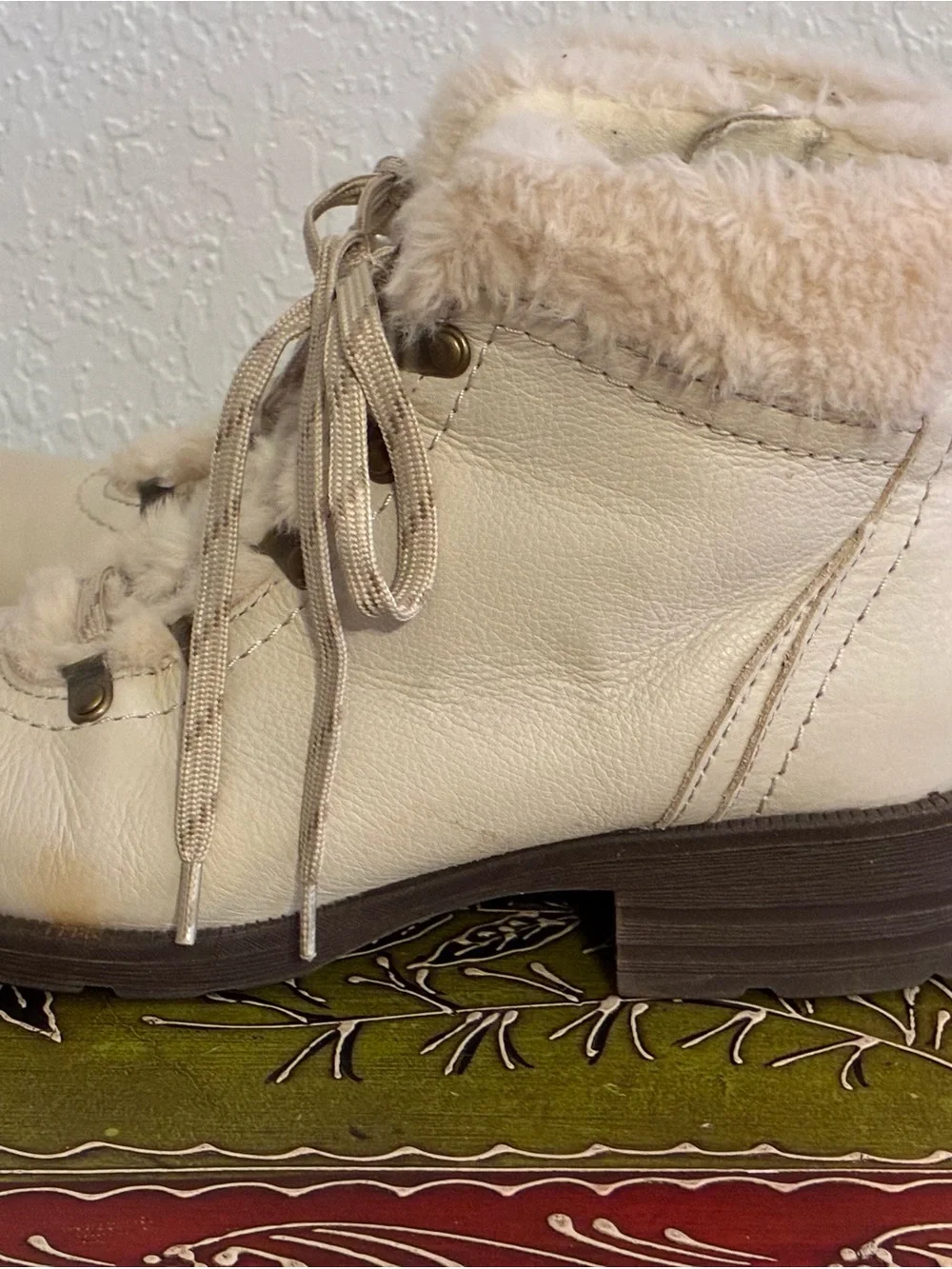Earth Origins Cream Faux-Fur Lace-Up Winter Ankle Boots